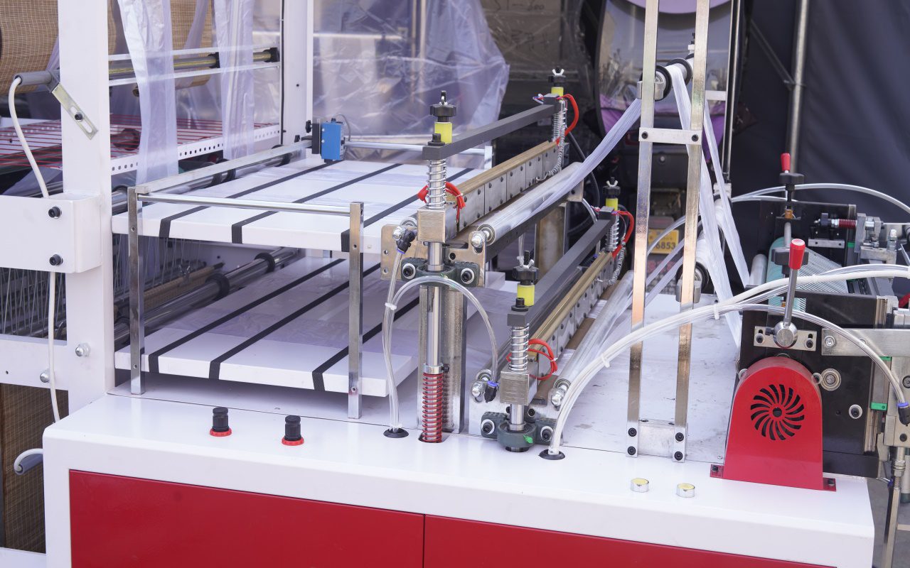 Double-Layer 4-Line Heat-Seal Cold-Cut Bag Machine