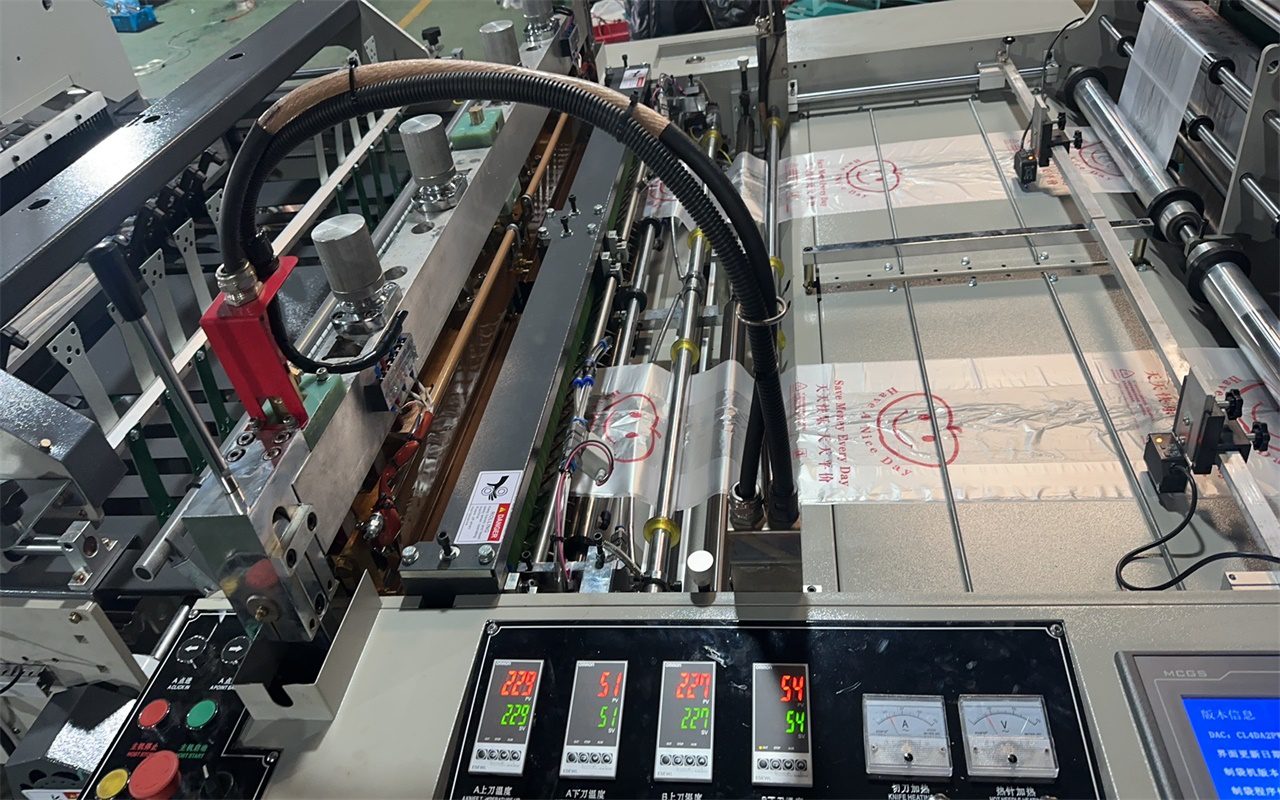 Double-Channel High-Speed Heat-Seal Heat-Cut Bag Machine