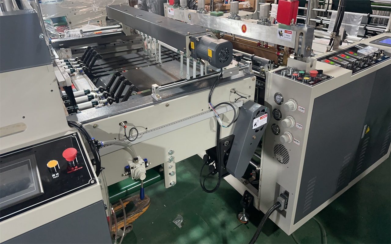 Double-Channel High-Speed Heat-Seal Heat-Cut Bag Machine