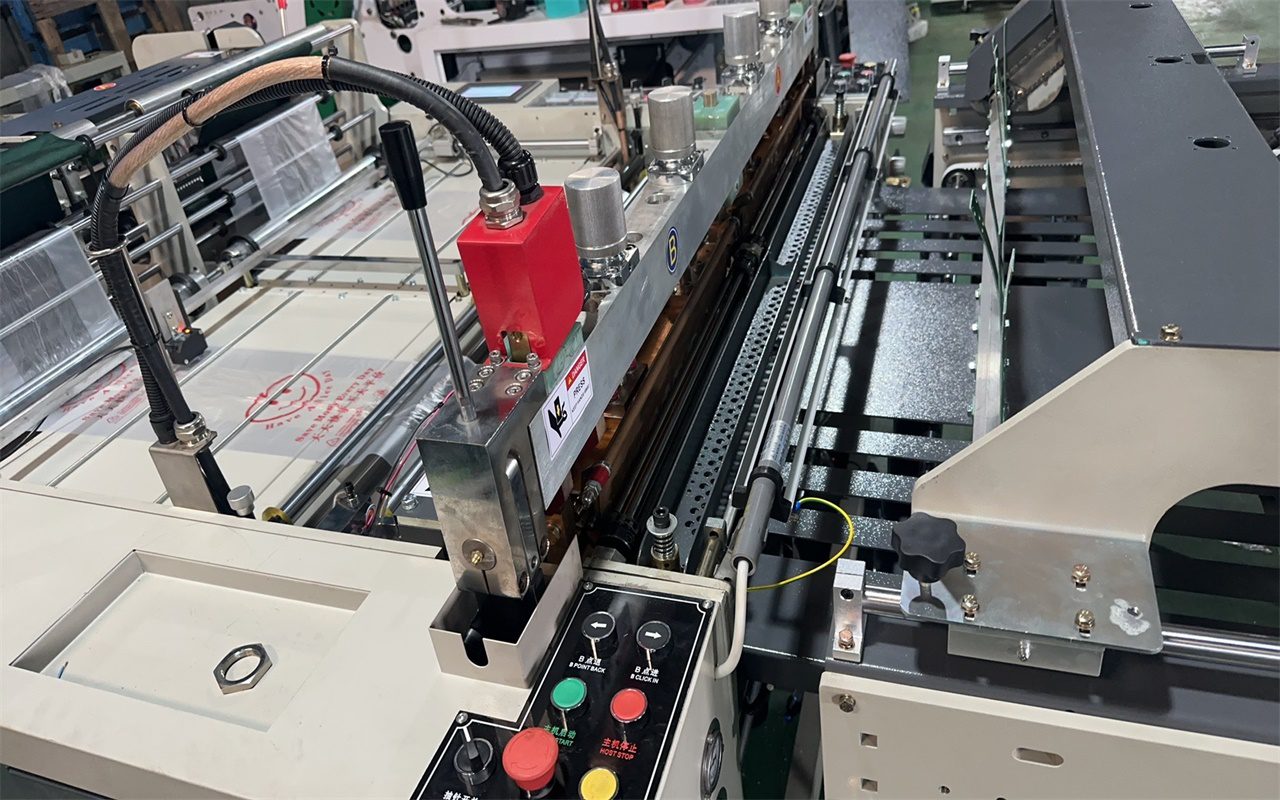 Double-Channel High-Speed Heat-Seal Heat-Cut Bag Machine
