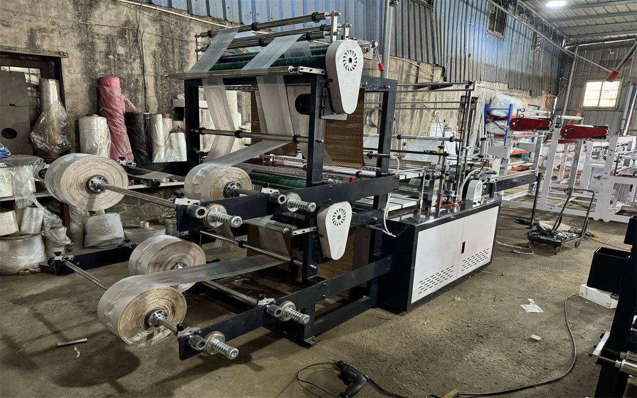 Double-Layer 4-Line Heat-Seal Cold-Cut Machine W/ Conveyor