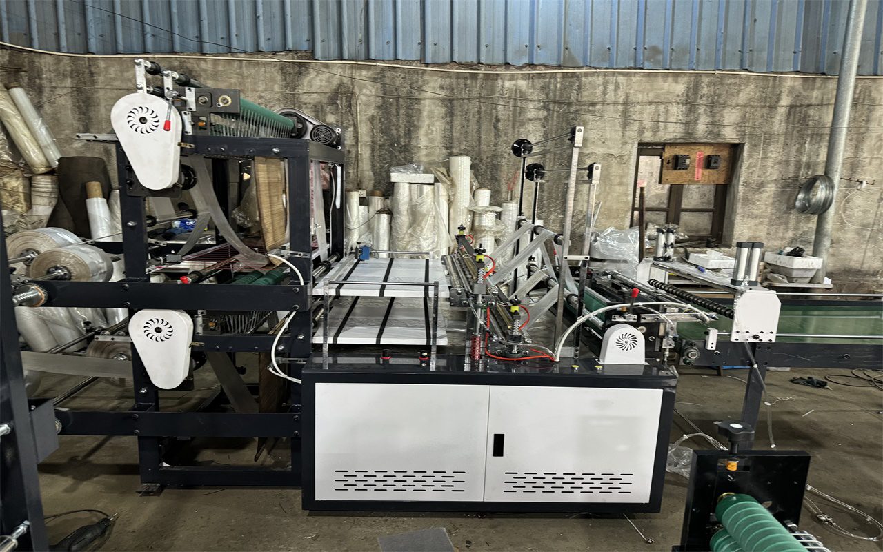 Double-Layer 4-Line Heat-Seal Cold-Cut Machine W/ Conveyor