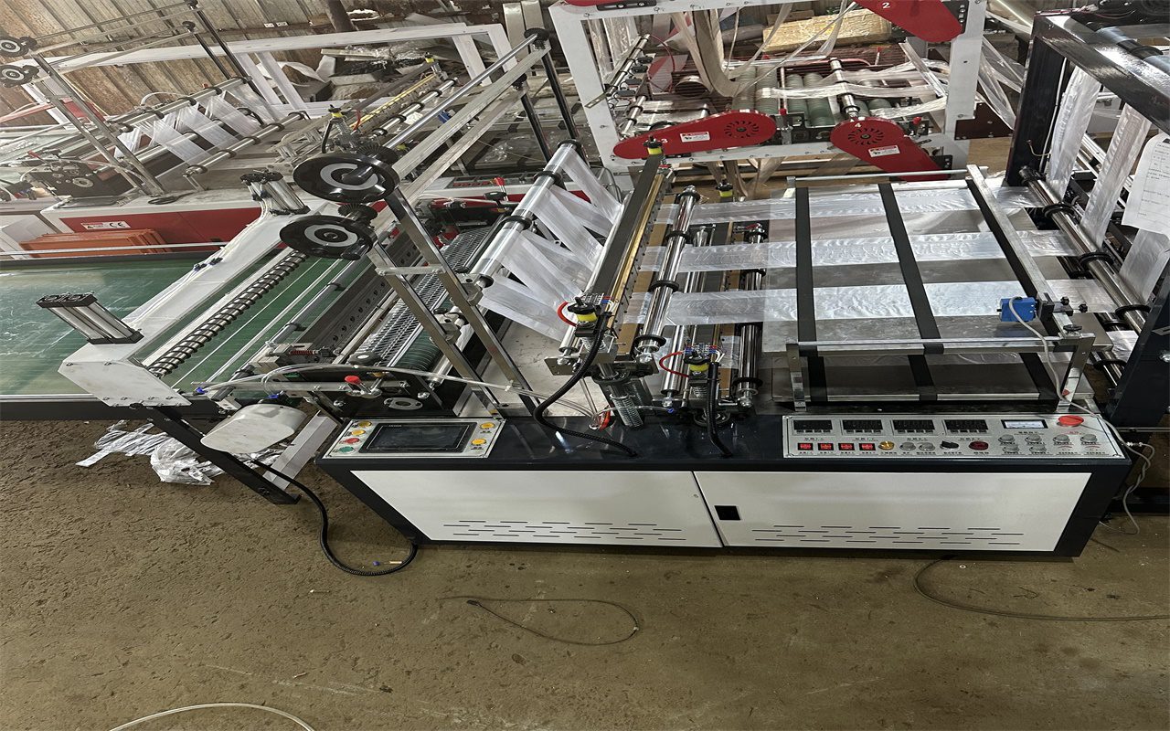 Double-Layer 6-Line Heat-Seal Cold-Cut Machine W/ Conveyor