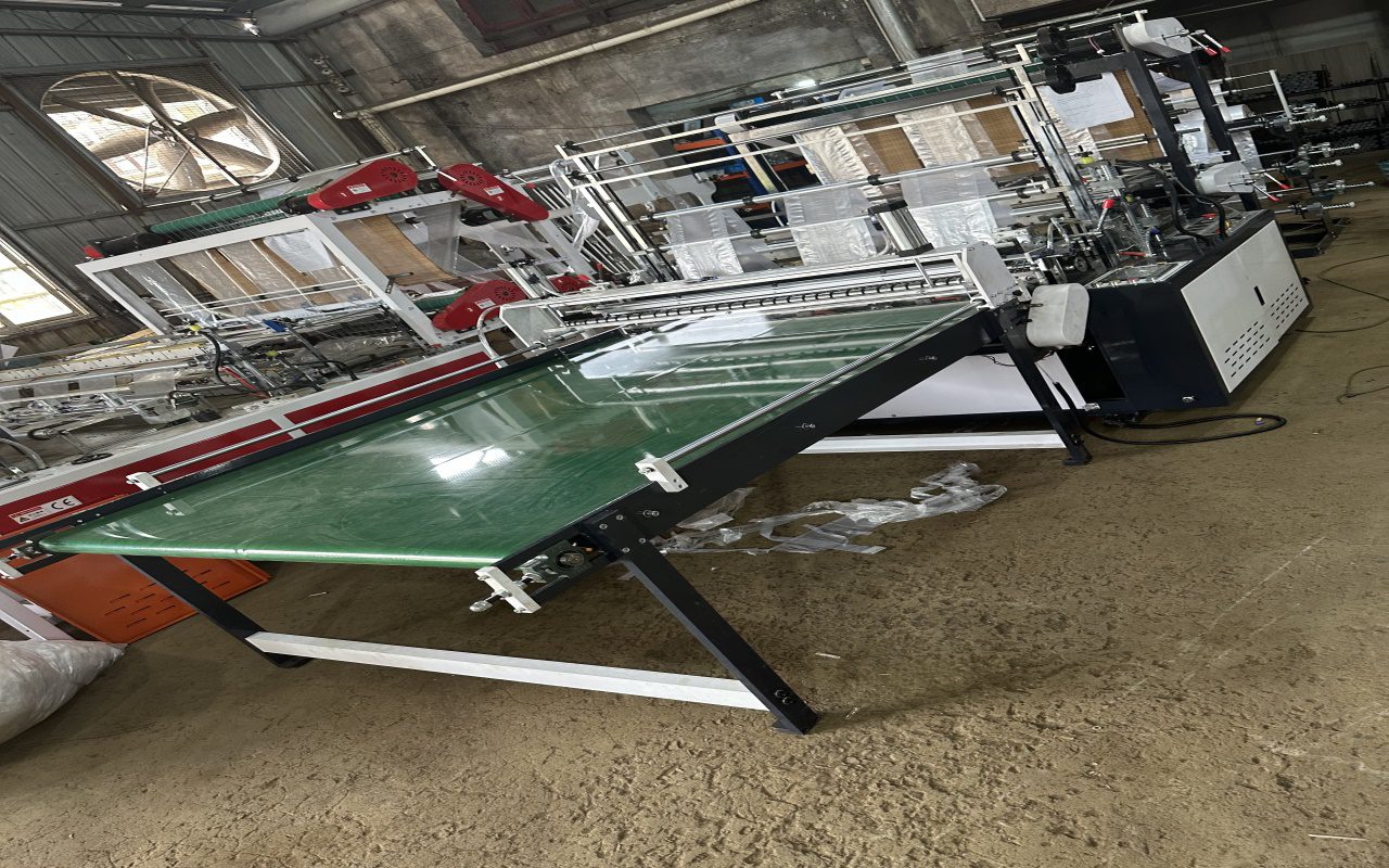 Double-Layer 6-Line Heat-Seal Cold-Cut Machine W/ Conveyor