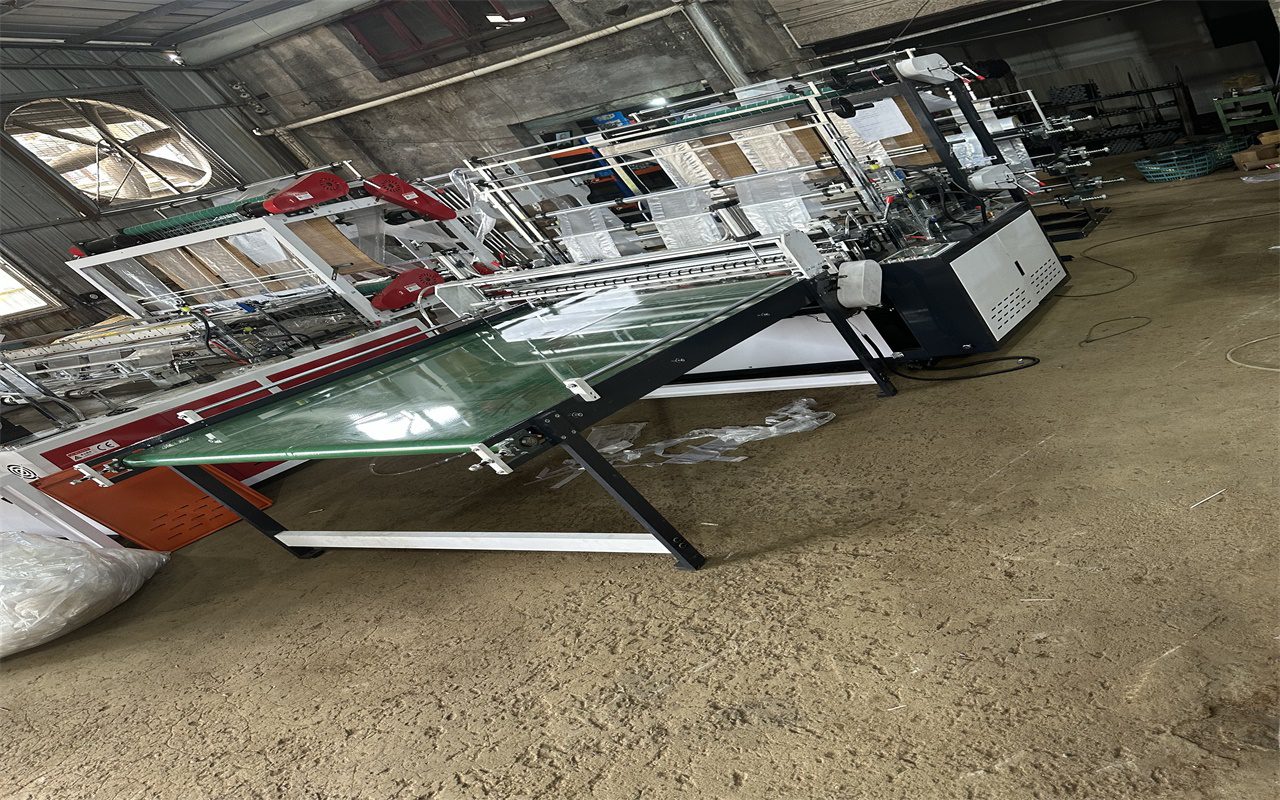 Double-Layer 6-Line Heat-Seal Cold-Cut Machine W/ Conveyor