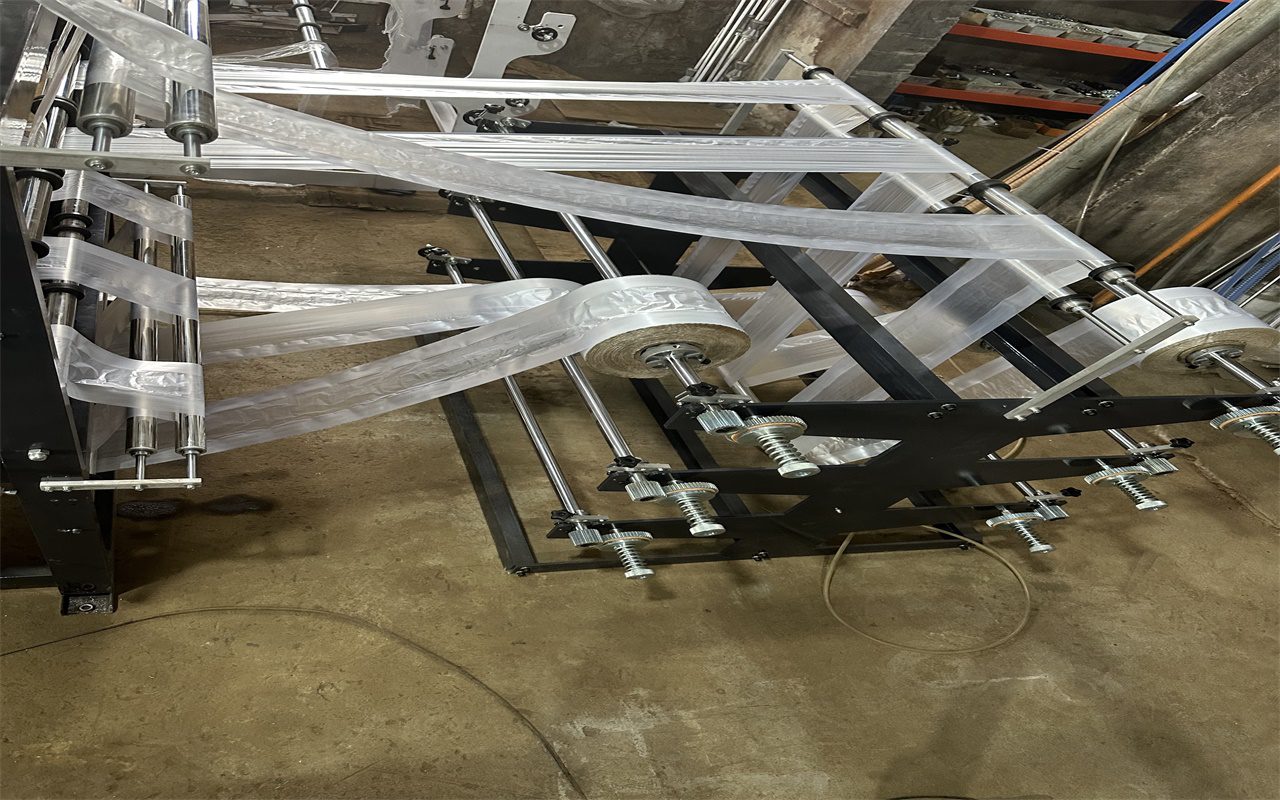 Double-Layer 6-Line Heat-Seal Cold-Cut Machine W/ Conveyor