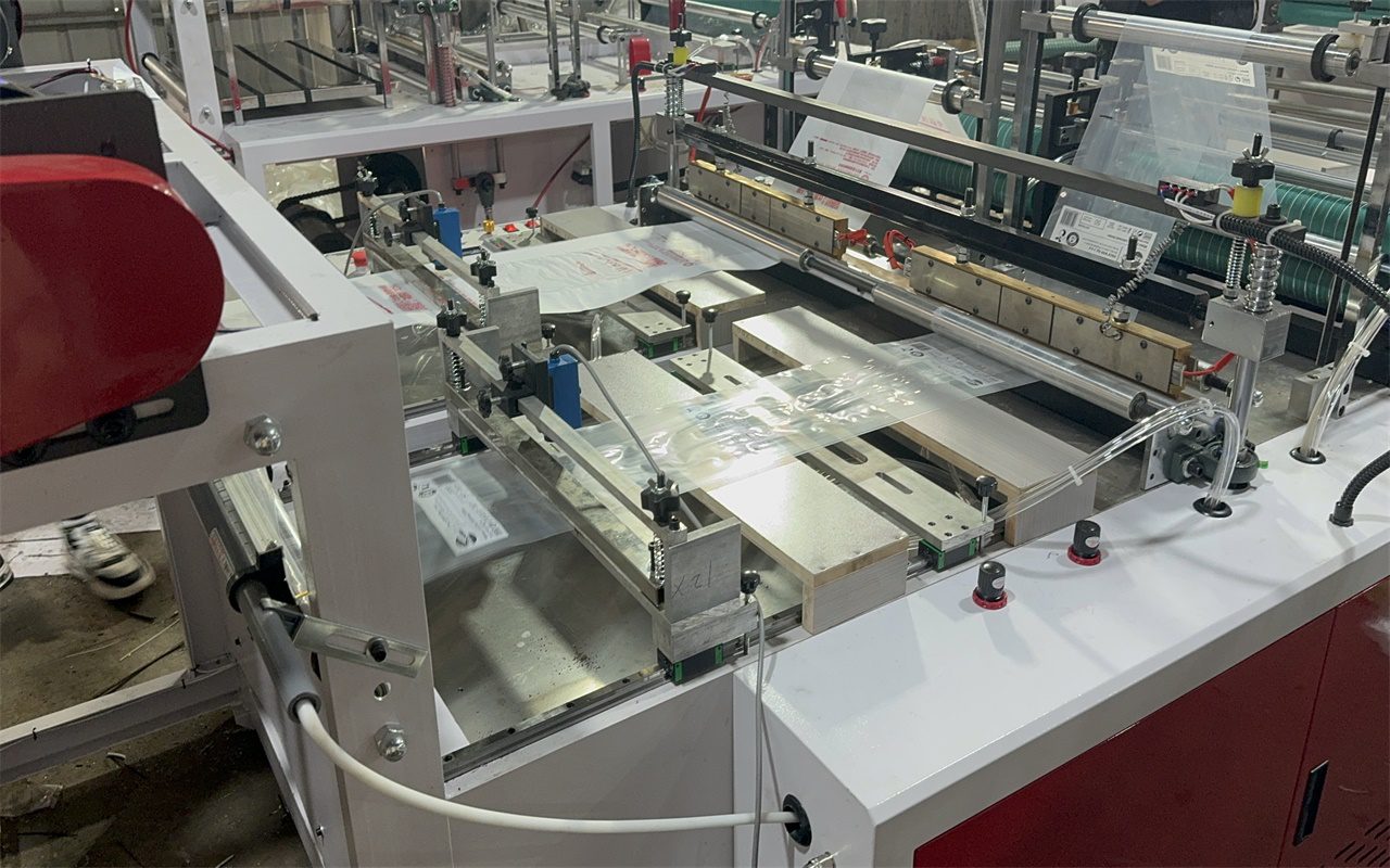 Super High-Speed Vest Bag Machine