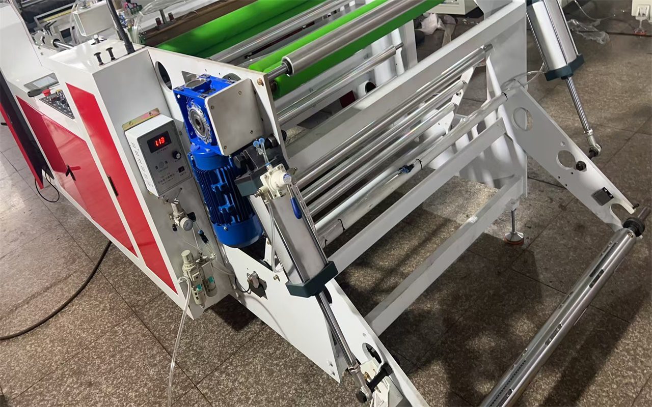 Three-Servo Non-Stretch Cold-Cut Bag Machine